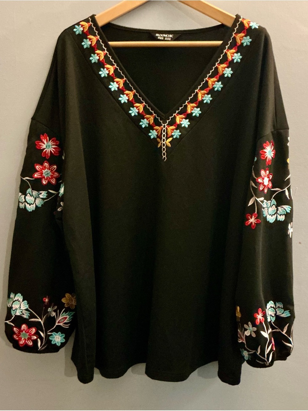 BloomChic 22/24 Black Floral Embroidered V Neck Sleeve Boho Top